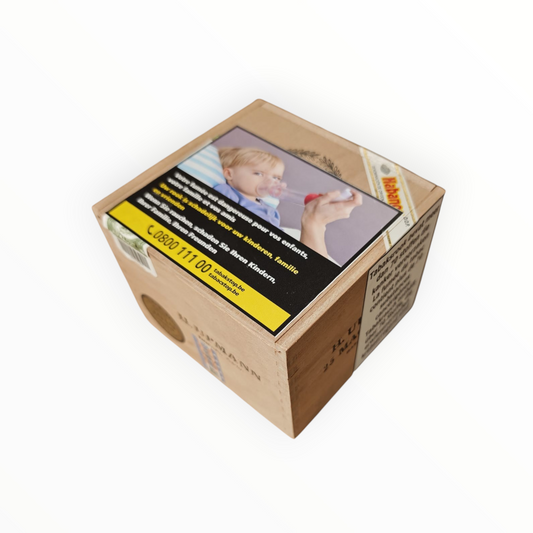 H. Upmann Magnum 54 /25 — Aged 2019